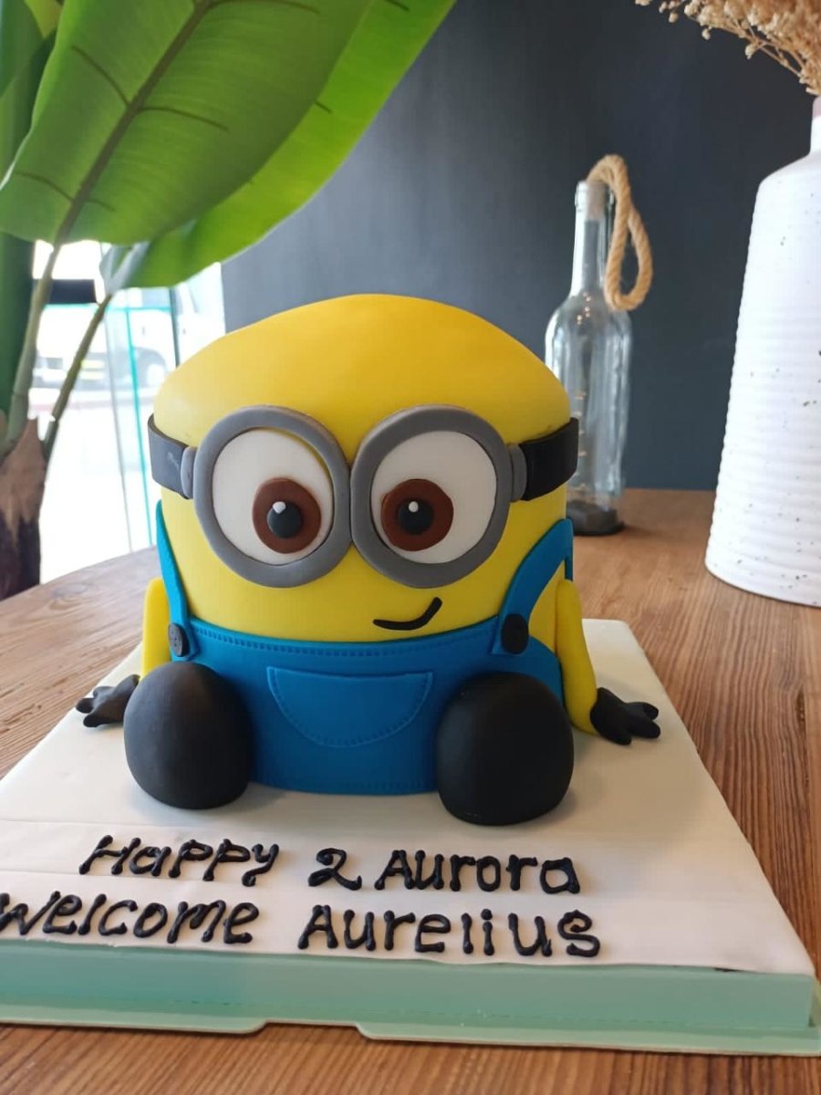 Minion Fondant Birthday Cake - Etsy Sweden